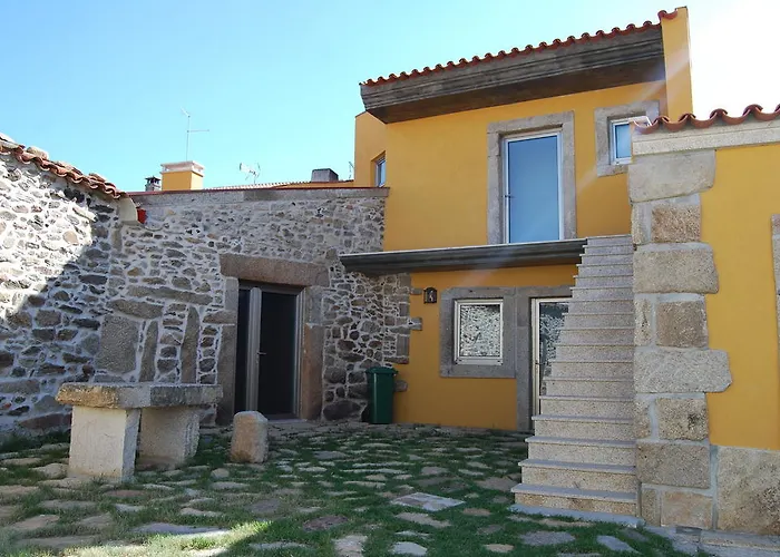 Farma Curral De L Tiu Pino Sendim (Braganca)