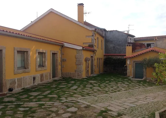 Farma Curral De L Tiu Pino Sendim (Braganca)